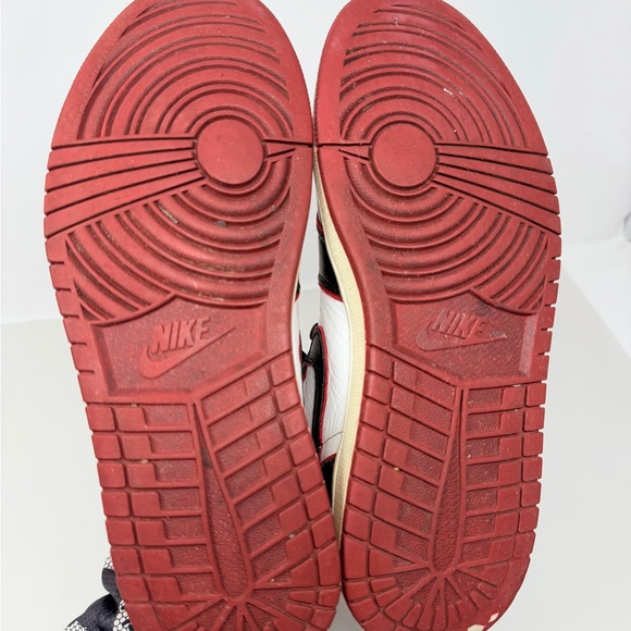 Size 9.5 - Jordan 1 Retro High Bloodline 2019 / 555088-062 - Picture 15 of 16